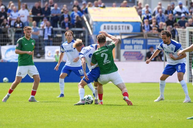 Deutschland: Fussball, NFV Krombacher Niedersachsenpokal, Viertelfinale, Hänsch-Arena, Emslandstadion, 3. Liga vs. Regionalliga Nord, SV Meppen vs. HSC Hannover: Dominique Domröse (SV Meppen, 2) und Lukas Schorler (HSC Hannover, 2) *** German Soccer, NFV Krombacher Lower Saxony Cup, Quarterfinals, Hänsch Arena, Emslandstadion, 3rd Division vs. Regionalliga Nord, SV Meppen vs. HSC Hannover: Dominique Domröse (SV Meppen, 2) and Lukas Schorler (HSC Hannover, 2) Copyright: xMichelxWittex
