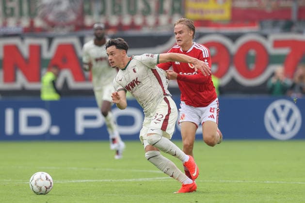 22.08.2026, xtgx, Fussball DFB-Pokal 1. Runde, FC Energie Cottbus - FC Augsburg, v.l. Fabian Rieder (Augsburg, 32) Lukas Michelbrink (Cottbus, 8) Zweikampf, Duell, Kampf, tackle (DFL DFB REGULATIONS PROHIBIT ANY USE OF PHOTOGRAPHS as IMAGE SEQUENCES and or QUASI-VIDEO) Cottbus *** August 22, 2026, xtgx, Soccer DFB Cup First Round, FC Energie Cottbus vs. FC Augsburg, from left: Fabian Rieder (Augsburg), 32 Lukas Michelbrink (Cottbus), 8: Tackle, duel, battle, DFL DFB REGULATIONS PROHIBIT ANY USE OF PHOTOGRAPHS as IMAGE SEQUENCES and or QUASI-VIDEO Cottbus