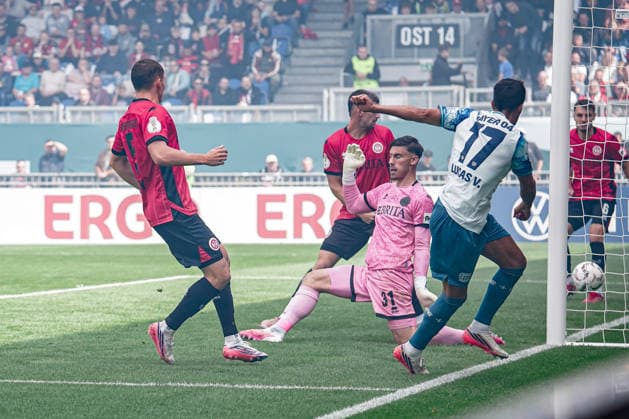 Deutschland: Fussball Saison 2026 2027 , DFB-Pokal Runde 1 1. Runde , SV Wehen Wiesbaden vs. Bayer Leverkusen - Brita-Arena (Wiesbaden) : Lucas Vazquez (Bayer 04 Leverkusen, 17) Schuss, Tor, Tor zum 0:2 Wiesbaden Brita-Arena Deutschland Germany *** Germany Soccer Season 2026–2027, DFB Cup Round 1, SV Wehen Wiesbaden vs. Bayer Leverkusen, Brita Arena, Wiesbaden; Lucas Vázquez, Bayer 04 Leverkusen, 17th shot, goal, goal to make it 0–2, Wiesbaden, Brita Arena, Germany Copyright: xBennetxLongx
