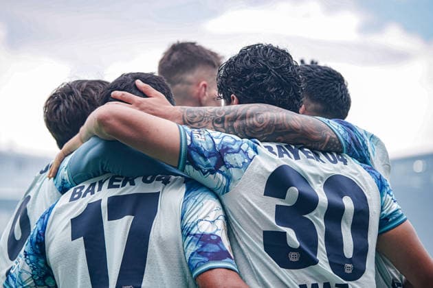Deutschland: Fussball Saison 2026 2027 , DFB-Pokal Runde 1 1. Runde , SV Wehen Wiesbaden vs. Bayer Leverkusen - Brita-Arena (Wiesbaden) : Mannschaft jubelt zum 0:2, Tor, Torjubel, Jubel, Freude, Emotionen Wiesbaden Brita-Arena Deutschland Germany *** Germany Soccer Season 2026–2027, DFB Cup Round 1, SV Wehen Wiesbaden vs. Bayer Leverkusen at Brita Arena in Wiesbaden; Team celebrates a 0–2 lead, goal, goal celebration, cheering, joy, emotions; Wiesbaden, Brita Arena, Germany Copyright: xBennetxLongx