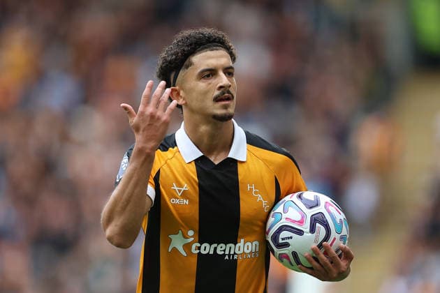 RECORD DATE NOT STATED 22nd August 2026; MKM Stadium, Hull, Yorkshire, England; Premier League Football, Hull City versus Manchester United, ManU Hull Citys Mohammed Belloumi jesters to the crowd as he goes to take a corner DavidxLofthouse