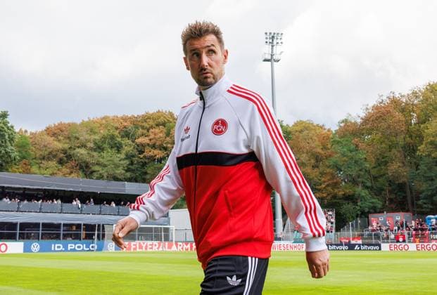22.08.2026 - Fussball - Saison 2026 2027 - DFB Pokal Vereinspokal - 01. Runde: Viktoria Köln - 1. FC Nürnberg Nuernberg FCN ( Club ) - Sportfoto Zink DaMa - xdaxmax - regulations prohibit any use of photographs as image sequences and or quasi-video - Miroslav Miro Klose ( Trainer 1. FC Nürnberg FCN ) nachdenklich bei Platzbesichtigung *** August 22, 2026 Soccer Season 2026–2027 DFB Cup Club Cup First Round Viktoria Köln 1 FC Nuremberg Nuremberg FCN Club Sports Photo Zink DaMa xdaxmax Regulations prohibit any use of photographs as image sequences and or quasi-video. Miroslav Miro Klose, coach of 1. FC Nürnberg (FCN), looking pensive while inspecting the field