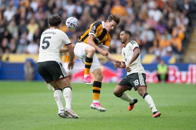 Hull City v Manchester United, ManU Premier League Elliot Stroud of Hull City clashes with Harry Maguire (left) and Youri Tielemans of Manchester United (right) during the Premier League match between Hull City and Manchester United at the MKM Stadium, Hull. 22 08 2026 UK Newspapers OUT Copyright: xMattxWilkinsonx FIL-23804-0125