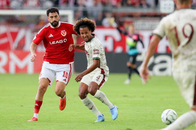 22.08.2026, xtgx, Fussball - DFB Pokal 1.Runde Energie Cottbus - FC Augsburg emspor, v.l. Tolcay Cigerci (Cottbus, 10), Han Noah Massengo (Augsburg, 4) Zweikampf, Duell, Kampf, tackle (DFL DFB REGULATIONS PROHIBIT ANY USE OF PHOTOGRAPHS as IMAGE SEQUENCES and or QUASI-VIDEO) Cottbus *** August 22, 2026, xtgx, Soccer DFB Cup 1st Round Energie Cottbus vs. FC Augsburg emspor, from left: Tolcay Cigerci (Cottbus), 10, Han Noah Massengo (Augsburg), 4: Tackle, duel, battle, DFL DFB REGULATIONS PROHIBIT ANY USE OF PHOTOGRAPHS as IMAGE SEQUENCES and or QUASI-VIDEO Cottbus