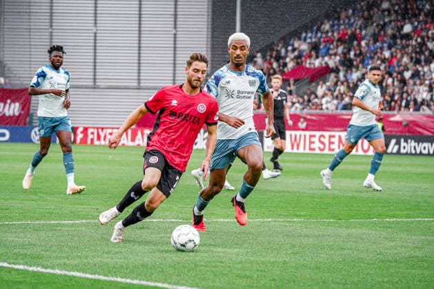 Deutschland: Fussball Saison 2026 2027 , DFB-Pokal Runde 1 1. Runde , SV Wehen Wiesbaden vs. Bayer Leverkusen - Brita-Arena (Wiesbaden) : Lukas Schleimer (SV Wehen Wiesbaden, 7) am Ball, im Ballbesitz Wiesbaden Brita-Arena Deutschland Germany *** Germany Soccer Season 2026–2027, DFB Cup Round 1, SV Wehen Wiesbaden vs. Bayer Leverkusen, Brita Arena, Wiesbaden, Lukas Schleimer, SV Wehen Wiesbaden, 7 on the ball, in possession, Wiesbaden, Brita Arena, Germany Copyright: xBennetxLongx