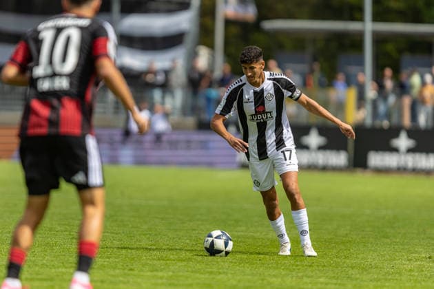 Freisteller Ali Odabas (VfR Aalen, 17) spielt langen Ball, GER, VfR Aalen vs. SG Eintracht Frankfurt II, Fussball, Herren, Regionalliga Suedwest, 3. Spieltag, Spielzeit 2026 2027, 22.08.2026, DFL DFB REGULATIONS PROHIBIT ANY USE OF PHOTOGRAPHS AS IMAGE SEQUENCES AND OR QUASI-VIDEO, GER, VfR Aalen vs. SG Eintracht Frankfurt II, Fussball, Herren, Regionalliga Suedwest, 3. Spieltag, Spielzeit 2026 2027, 22.08.2026 Aalen *** VfR Aalen s Ali Odabas, No. 17, plays a long ball, GER, VfR Aalen vs. SG Eintracht Frankfurt II, Soccer, Men s, Regionalliga Southwest, Matchday 3, 2026–2027 season, August 22, 2026, DFL and DFB regulations prohibit any use of photographs as image sequences and or quasi-video, GER, VfR Aalen vs. SG Eintracht Frankfurt II, Soccer, Men’s, Regionalliga Southwest, Matchday 3, 2026–2027 season, August 22, 2026, Aalen Copyright: xEibner-Pressefoto JanixPlessx EP_JPL