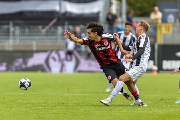 Harter Zweikampf Ebu Bekir Is (Eintracht Frankfurt II, 06) Benjamin Kindsvater (VfR Aalen, 11) , GER, VfR Aalen vs. SG Eintracht Frankfurt II, Fussball, Herren, Regionalliga Suedwest, 3. Spieltag, Spielzeit 2026 2027, 22.08.2026, DFL DFB REGULATIONS PROHIBIT ANY USE OF PHOTOGRAPHS AS IMAGE SEQUENCES AND OR QUASI-VIDEO, GER, VfR Aalen vs. SG Eintracht Frankfurt II, Fussball, Herren, Regionalliga Suedwest, 3. Spieltag, Spielzeit 2026 2027, 22.08.2026 Aalen *** Tough Match: Ebu Bekir (Eintracht Frankfurt II), 06 Benjamin Kindsvater (VfR Aalen), 11, GER, VfR Aalen vs. SG Eintracht Frankfurt II, Soccer, Men’s, Regionalliga Southwest, Matchday 3, 2026–2027 Season, August 22, 2026, DFL and DFB regulations prohibit any use of photographs as image sequences and or quasi-video, GER, VfR Aalen vs. SG Eintracht Frankfurt II, Soccer, Men’s, Regionalliga Southwest, Matchday 3, 2026–2027 Season, August 22, 2026, Aalen Copyright: xEibner-Pressefoto JanixPlessx EP_JPL