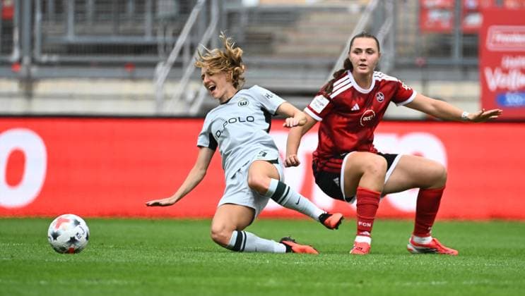 22.08.2026 - Fussball - Saison 2026 2027 - 1. Google Pixel Frauen Bundesliga - 01. Spieltag: 1. FC Nürnberg FCN ( Club Clubfrauen ) - VfL Wolfsburg - Sportfoto Zink - xwoxzix - Lara Prasnikar (9, VfL Wolfsburg ) Leia Varley (2, 1. FC Nürnberg FCN ) *** August 22, 2026 Soccer Season 2026–2027 1 Google Pixel Women s Bundesliga Matchday 1 1 FC Nuremberg (FCN) Club Women s Team VfL Wolfsburg Sports Photo Zink xwoxzix Lara Prasnikar 9, VfL Wolfsburg Leia Varley 2, 1 FC Nuremberg FCN