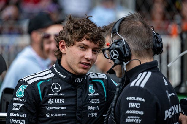 Formula One GP Zandvoort Netherlands, Saturday, August 22, 2026 Andrea Kimi Antonelli 12, Mercedes-AMG Petronas F1 Team and Peter Bonnington, Race Engineer of Andrea Kimi Antonelli 12, Mercedes-AMG Petronas F1 Team; Formula One GP Zandvoort Netherlands, Saturday, August 22, 2026 *** Formula One Zandvoort Grand Prix, Netherlands, Saturday, August 22, 2026 Andrea Kimi Antonelli 12, Mercedes AMG Petronas F1 Team, and Peter Bonnington, Race Engineer for Andrea Kimi Antonelli 12, Mercedes AMG Petronas F1 Team Formula One Grand Prix at Zandvoort, Netherlands, Saturday, August 22, 2026 Copyright: xBEAUTIFULxSPORTS Erlhofx