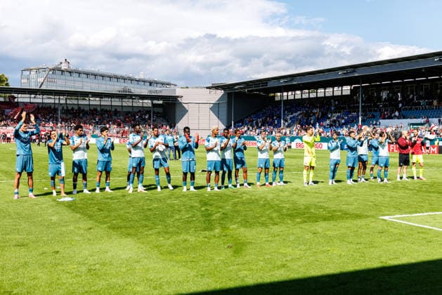 WIESBADEN, GERMANY - AUGUST 22: the players of Bayer Leverkusen celebrate after the team s victory in the first-round match between SV Wehen Wiesbaden vs. Bayer 04 Leverkusen at Brita Arena of the German Cup on August 22, 2026 in Wiesbaden, Germany. DFL REGULATIONS PROHIBIT ANY USE OF PHOTOGRAPHS AS IMAGE SEQUENCES AND OR QUASI-VIDEO. Hessen Germany Copyright: xStephanxHahnex