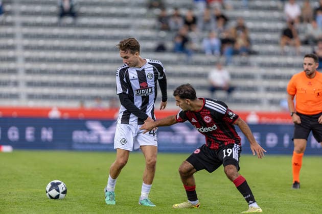 Zweikampf Gianluca Gaudino (VfR Aalen, 46) George Didoss (Eintracht Frankfurt II, 19), GER, VfR Aalen vs. SG Eintracht Frankfurt II, Fussball, Herren, Regionalliga Suedwest, 3. Spieltag, Spielzeit 2026 2027, 22.08.2026, DFL DFB REGULATIONS PROHIBIT ANY USE OF PHOTOGRAPHS AS IMAGE SEQUENCES AND OR QUASI-VIDEO, GER, VfR Aalen vs. SG Eintracht Frankfurt II, Fussball, Herren, Regionalliga Suedwest, 3. Spieltag, Spielzeit 2026 2027, 22.08.2026 Aalen *** Tackle: Gianluca Gaudino (VfR Aalen), 46; George Didoss (Eintracht Frankfurt II), 19, GER, VfR Aalen vs. SG Eintracht Frankfurt II, Soccer, Men’s, Regionalliga Southwest, Matchday 3, 2026–2027 Season, August 22, 2026, DFL and DFB regulations prohibit any use of photographs as image sequences and or quasi-video, GER, VfR Aalen vs. SG Eintracht Frankfurt II, Soccer, Men’s, Regionalliga Southwest, Matchday 3, 2026–2027 Season, August 22, 2026, Aalen Copyright: xEibner-Pressefoto JanixPlessx EP_JPL