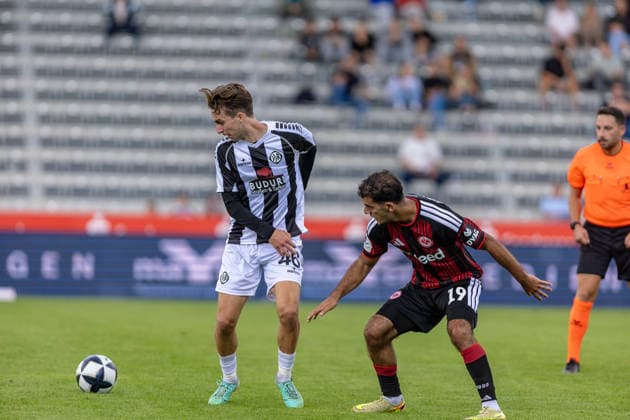 Zweikampf Gianluca Gaudino (VfR Aalen, 46) George Didoss (Eintracht Frankfurt II, 19), GER, VfR Aalen vs. SG Eintracht Frankfurt II, Fussball, Herren, Regionalliga Suedwest, 3. Spieltag, Spielzeit 2026 2027, 22.08.2026, DFL DFB REGULATIONS PROHIBIT ANY USE OF PHOTOGRAPHS AS IMAGE SEQUENCES AND OR QUASI-VIDEO, GER, VfR Aalen vs. SG Eintracht Frankfurt II, Fussball, Herren, Regionalliga Suedwest, 3. Spieltag, Spielzeit 2026 2027, 22.08.2026 Aalen *** Tackle: Gianluca Gaudino (VfR Aalen), 46; George Didoss (Eintracht Frankfurt II), 19, GER, VfR Aalen vs. SG Eintracht Frankfurt II, Soccer, Men’s, Regionalliga Southwest, Matchday 3, 2026–2027 Season, August 22, 2026, DFL and DFB regulations prohibit any use of photographs as image sequences and or quasi-video, GER, VfR Aalen vs. SG Eintracht Frankfurt II, Soccer, Men’s, Regionalliga Southwest, Matchday 3, 2026–2027 Season, August 22, 2026, Aalen Copyright: xEibner-Pressefoto JanixPlessx EP_JPL