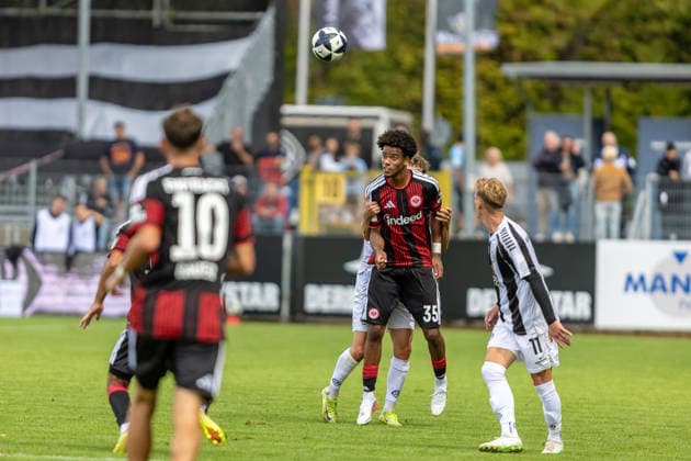 Torschuetze zum 0:1 Malik Pimpong (Eintracht Frankfurt II, 35) koepft den Ball vor David Groezinger (VfR Aalen, 21) Benjamin Kindsvater (VfR Aalen, 11), GER, VfR Aalen vs. SG Eintracht Frankfurt II, Fussball, Herren, Regionalliga Suedwest, 3. Spieltag, Spielzeit 2026 2027, 22.08.2026, DFL DFB REGULATIONS PROHIBIT ANY USE OF PHOTOGRAPHS AS IMAGE SEQUENCES AND OR QUASI-VIDEO, GER, VfR Aalen vs. SG Eintracht Frankfurt II, Fussball, Herren, Regionalliga Suedwest, 3. Spieltag, Spielzeit 2026 2027, 22.08.2026 Aalen *** Goal scorers: 0-1 Malik Pimpong (Eintracht Frankfurt II), 35 (headed the ball in front of David Groezinger, VfR Aalen), 21 Benjamin Kindsvater (VfR Aalen), 11, GER, VfR Aalen vs. SG Eintracht Frankfurt II, Soccer, Men’s, Regionalliga Southwest, Matchday 3, 2026–2027 Season, August 22, 2026, DFL and DFB regulations prohibit any use of photographs as image sequences and or quasi-video, GER, VfR Aalen vs. SG Eintracht Frankfurt II, Soccer, Men’s, Regionalliga Southwest, Matchday 3, 2026–2027 Season, August 22, 2026, Aalen Copyright: xEibner-Pressefoto JanixPlessx EP_JPL