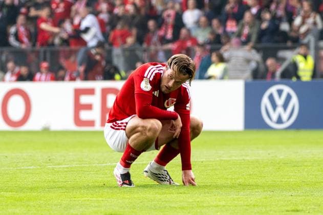 Fußball, Herren, Saison 2026 2027, DFB-Pokal (1. Runde), FC Energie Cottbus - FC Augsburg, Axel Borgmann (Energie Cottbus), Enttäuschung nach Abpfiff, 22.08.2026, *** Soccer, Men s, 2026–2027 Season, DFB Cup First Round, FC Energie Cottbus vs. FC Augsburg, Axel Borgmann (Energie Cottbus), Disappointment After the Final Whistle, August 22, 2026, Copyright: xMatthiasxKochx