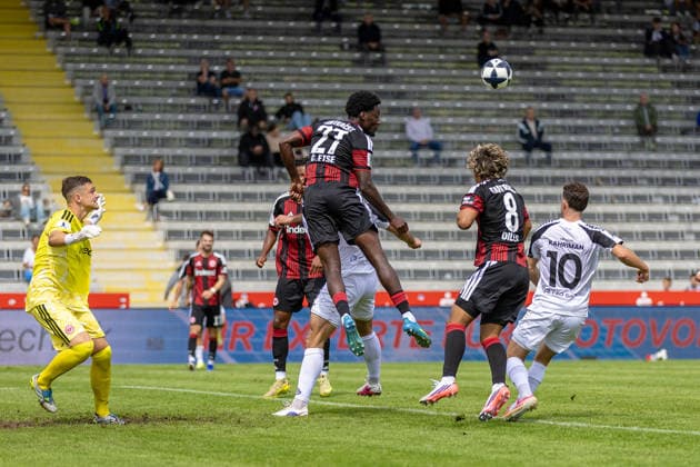 Kopfballduell Collin Owusu Etse (Eintracht Frankfurt II, 27) Michael Kleinschrodt (VfR Aalen, 09) Marvin Dills (Eintracht Frankfurt II, 08) Emre Kahriman (VfR Aalen, 10) Emil Moehler (Eintracht Frankfurt II, 33), GER, VfR Aalen vs. SG Eintracht Frankfurt II, Fussball, Herren, Regionalliga Suedwest, 3. Spieltag, Spielzeit 2026 2027, 22.08.2026, DFL DFB REGULATIONS PROHIBIT ANY USE OF PHOTOGRAPHS AS IMAGE SEQUENCES AND OR QUASI-VIDEO, GER, VfR Aalen vs. SG Eintracht Frankfurt II, Fussball, Herren, Regionalliga Suedwest, 3. Spieltag, Spielzeit 2026 2027, 22.08.2026 Aalen *** Heading duel: Collin Owusu Etse (Eintracht Frankfurt II), 27 Michael Kleinschrodt (VfR Aalen), 09 Marvin Dills (Eintracht Frankfurt II), 08 Emre Kahriman (VfR Aalen), 10 Emil Moehler (Eintracht Frankfurt II), 33 , GER, VfR Aalen vs. SG Eintracht Frankfurt II, Soccer, Men s, Regionalliga Southwest, Matchday 3, 2026–2027 Season, August 22, 2026, DFL and DFB regulations prohibit any use of photographs as image sequences and or quasi-video, GER, VfR Aalen vs. SG Eintracht Frankfurt II, Soccer, Men’s, Regionalliga Southwest, Matchday 3, 2026–2027 Season, August 22, 2026, Aalen Copyright: xEibner-Pressefoto JanixPlessx EP_JPL