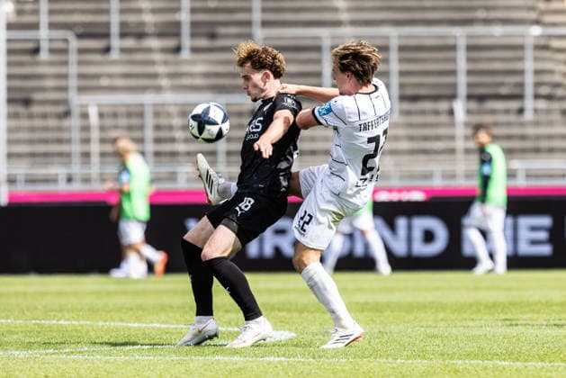SSV Ulm 1846 Fußball vs. SG Barockstadt Fulda-Lehnerz, Fussball, Regionalliga Südwest, 3. Spieltag, Donaustadion Ulm 22.08.26 v.l. Moritz Dittmann (SG Barockstadt Fulda-Lehnerz, 18), Emanuel Taffertshofer (SSV Ulm 1846 Fußball, 22) SSV Ulm 1846 Fußball vs. SG Barockstadt Fulda-Lehnerz, Fussball, Regionalliga Südwest, 3. Spieltag, Donaustadion Ulm 22.08.26 Foto: Lucca Fundel Ulm Donaustadion Baden-Württemberg Deutschland *** SSV Ulm 1846 Soccer vs. SG Barockstadt Fulda Lehnerz, Soccer, Southwest Regional League, Matchday 3, Donaustadion Ulm, August 22, 2026, photo by Moritz Dittmann, SG Barockstadt Fulda Lehnerz, 18, Emanuel Taffertshofer SSV Ulm 1846 Soccer, 22 SSV Ulm 1846 Soccer vs. SG Barockstadt Fulda Lehnerz, Soccer, Southwest Regional League, Matchday 3, Donaustadion Ulm, August 26, 2022; Photo by Lucca Fundel, Ulm Donaustadion, Baden-Württemberg, Germany