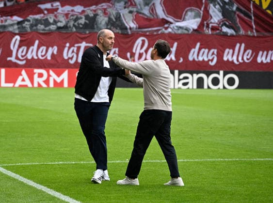 DFB-Pokal 2026 27 1. Runde Wiesbaden - BRITA-Arena SV Wehen Wiesbaden (svww) - Bayer Leverkusen (lev) 0:4 Trainertanz: Trainer Daniel SCHERNING (SV Wehen-Wiesbaden), li, und Trainer Carlos MARTINEZ (Bayer Leverkusen) DFB-Pokal *** 2026-27 DFB Cup, First Round, Wiesbaden, BRITA Arena: SV Wehen Wiesbaden vs. Bayer Leverkusen, 0-4. Coach Rotation: Coach Daniel SCHERNING of SV Wehen Wiesbaden (left) and Coach Carlos MARTINEZ of Bayer Leverkusen. DFB Cup