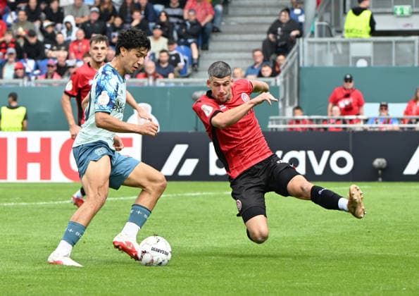 DFB-Pokal 2026 27 1. Runde Wiesbaden - BRITA-Arena SV Wehen Wiesbaden (svww) - Bayer Leverkusen (lev) 0:4 Ibrahim MAZA (lev), li - Lukas SCHLEIMER (SV Wehen-Wiesbaden) DFB-Pokal *** 2026-27 DFB Cup, First Round, Wiesbaden, BRITA Arena: SV Wehen Wiesbaden vs. Bayer Leverkusen, 0-4. Ibrahim MAZA (lev), Lukas SCHLEIMER (li), SV Wehen Wiesbaden, DFB Cup