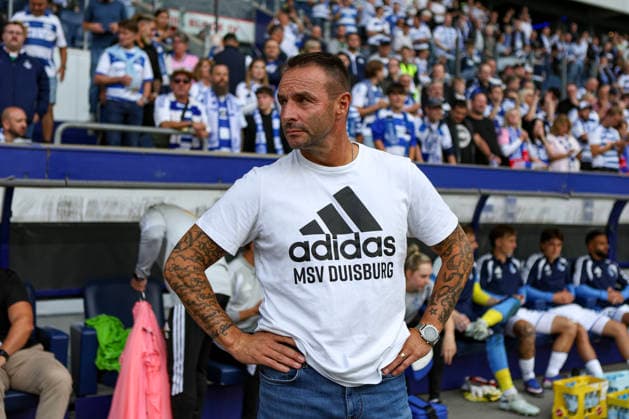 22.08.2026, GER, Fussball, Herren, DFB-Pokal, Saison 2026 2027, MSV Duisburg - SV Elversberg Trainer Dietmar Hirsch (Duisburg) schaut Duisburg schauinsland-reisen Arena Nordrhein-Westfalen Deutschland *** August 22, 2026, GER, Soccer, Men s, DFB Cup, 2026–2027 Season, MSV Duisburg vs. SV Elversberg, Coach Dietmar Hirsch, Duisburg, Duisburg Schauinsland Reisen Arena, North Rhine-Westphalia, Germany Copyright: xAdrianxSchlüterx