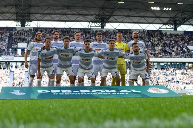 22.08.2026, GER, Fussball, Herren, DFB-Pokal, Saison 2026 2027, MSV Duisburg - SV Elversberg die Mannschaft vom MSV Duisburg Duisburg schauinsland-reisen Arena Nordrhein-Westfalen Deutschland *** August 22, 2026, GER, Soccer, Men s, DFB Cup, 2026–2027 Season, MSV Duisburg vs. SV Elversberg; the MSV Duisburg team travels to the Schauinsland Arena in Duisburg, North Rhine-Westphalia, Germany Copyright: xAdrianxSchlüterx