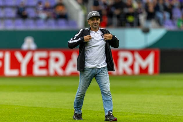 GER, Aue, Fussball, DFB-Pokal, 1. Hauptrunde, FC Erzgebirge Aue vs. TSG 1899 Hoffenheim im Bild v.l.: Khvicha Shubitidze (Trainer FC Erzgebirge Aue), 22.08.2026, EINS Erzgebirgsstadion Aue DFB REGULATIONS PROHIBIT ANY USE OF PHOTOGRAPHS AS IMAGE SEQUENCES AND OR QUASI-VIDEO, *** GER, Aue, Soccer, DFB Cup, First Round, FC Erzgebirge Aue vs. TSG 1899 Hoffenheim in the photo (from left): Khvicha Shubitidze, coach of FC Erzgebirge Aue, August 22, 2026, EINS Erzgebirgsstadion, Aue. DFB regulations prohibit any use of photographs as image sequences and or quasi-video, Copyright: HMBxMedia PaulxFritz