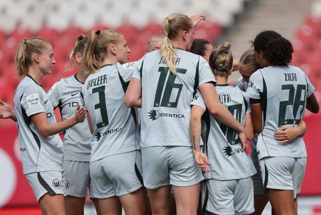 Weronika Arasniewicz Torjubel 2-4 , 1.FC Nürnberg-Wolfsburg , Google-Pixel Frauen Bundesliga , , Fußball , in dem Max Morlock Stadion in Nürnberg , Bayern , Deutschland . August 22 , 2026 . Photo by: Davide Elias IPA Photo Pressefoto DENL Copyright: xDavidexEliasx