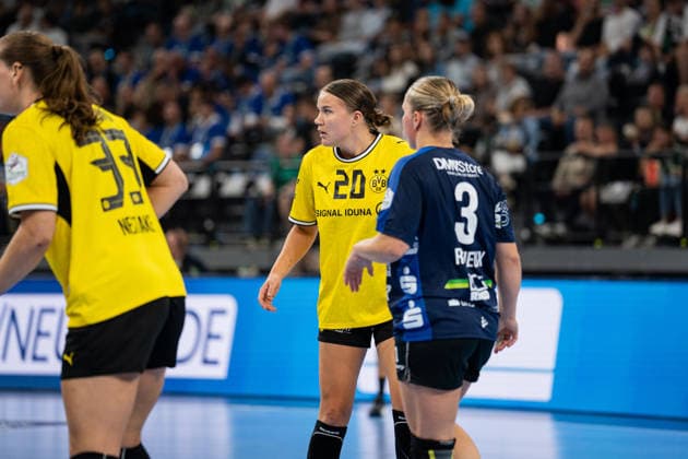 HSG Blomberg-Lippe (GER) vs. Borussia Dortmund (GER), Handball, 1. Handball Bundesliga Frauen, Rexel Supercup 2026, Saison 2026 2027, Muenchen, 22.08.2026 Merel Freriks (Borussia Dortmund, 20) in der Verteidigung Muenchen SAP Garden Deutschland *** HSG Blomberg Lippe (GER) vs. Borussia Dortmund (GER), Handball, Women s Handball Bundesliga 1, 2026 Rexel Supercup, 2026–2027 Season, Munich, August 22, 2026 Merel Freriks, Borussia Dortmund, No. 20 on defense, Munich SAP Garden, Germany