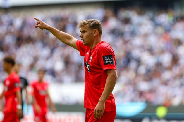 22.08.2026, GER, Fussball, Herren, DFB-Pokal, Saison 2026 2027, MSV Duisburg - SV Elversberg Lasse Günther (SVE) gestikuliert, Gestik Duisburg schauinsland-reisen Arena Nordrhein-Westfalen Deutschland *** August 22, 2026, GER, Soccer, Men s, DFB Cup, 2026–2027 Season, MSV Duisburg vs. SV Elversberg, Lasse Günther (SVE) gesturing, gestures, Duisburg, Schauinsland Reisen Arena, North Rhine-Westphalia, Germany Copyright: xAdrianxSchlüterx