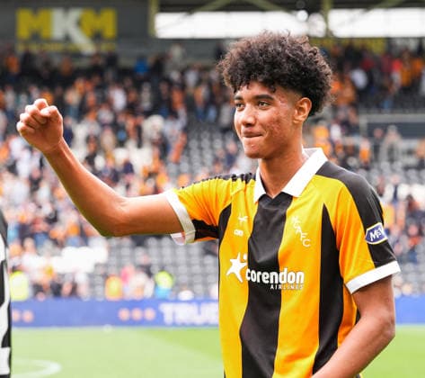 Hull City v Manchester United, ManU Premier League Lucas Herrington of Hull City celebrates his sides victory after the Premier League match at the MKM Stadium, Hull 22 08 2026 UK Newspapers OUT Copyright: xMikexMartinx FIL-23813-0104