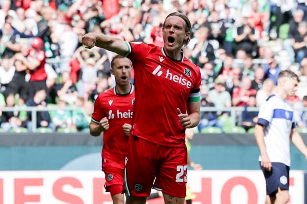 Stefan Teitur Thordarson (Hannover 96) bejubelt seinen Treffer zum 0:1 waehrend des Spiels des DFB-Pokals zwischen SV Hemelingen und Hannover 96, Weserstadion am 22. August 2026 in Bremen, Deutschland. (Foto von Marco Steinbrenner DeFodi Images) +++ Stefan Teitur Thordarson (Hannover 96) celebrates after scoring his teams first goal during the DFB-Pokal match between SV Hemelingen and Hannover 96t at Weserstadion on August 22, 2026 in Bremen, Germany. (Photo by Marco Steinbrenner DeFodi Images) (Photo by Marco Steinbrenner DeFodi Images) - *** Stefan Teitur Thordarson of Hannover 96 celebrates his goal to make it 0–1 during the DFB Cup match between SV Hemelingen and Hannover 96 at Weserstadion on August 22, 2026, in Bremen, Germany. Photo by Marco Steinbrenner, DeFodi Images. Stefan Teitur Thordarson of Hannover 96 celebrates after scoring his team’s first goal during the DFB Cup match between SV Hemelingen and Hannover 96 at Weserstadion on August 22, 2026 in Bremen, Germany Photo by Marco Steinbrenner, DeFodi Images Photo by Marco Steinbrenner, DeFodi Images