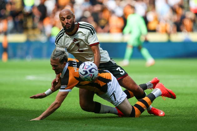 MKM Stadium KINGSTON UPON HULL, ENGLAND, AUGUST 22: Liam Millar of Hull City (L) is pulled down to the floor by Noussair Mazraoui of Manchester United, ManU (R) during a Premier League 2026-27 match between Hull City and Manchester United at MKM Stadium on August 22, 2026 in Kingston upon Hull, England. (Photo by Zach Forster Sports Press Photo) (Zach Forster Sports Press Photo SPP)  Copyright: xZachxForster SportsxPressxPhotox xSPPx spp-en-ZaFoPrPh-spp26_zachf_2208_268