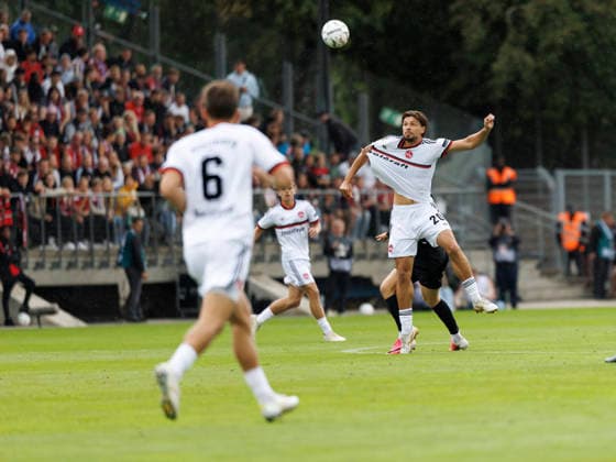 KOELN, GERMANY - AUGUST 22, 2026: Fynn Otto (1. FC Nuernberg, 20) with a header during the DFB-Cup match between Viktoria Koeln vs. 1. FC Nuernberg at the Sportpark Hoehenberg on August 22, 2026 in Koeln, Germany. DFL REGULATIONS PROHIBIT ANY USE OF PHOTOGRAPHS AS IMAGE SEQUENCES AND OR QUASI-VIDEO. Nordrhein-Westfalen Germany Copyright: xAxelxKohringx