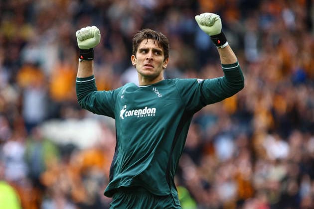 MKM Stadium KINGSTON UPON HULL, ENGLAND, AUGUST 22: Konstantinos Tzolakis of Hull City celebrates the full time whistle after the Premier League 2026-27 match between Hull City and Manchester United, ManU at MKM Stadium on August 22, 2026 in Kingston upon Hull, England. (Photo by Zach Forster Sports Press Photo) (Zach Forster Sports Press Photo SPP)  Copyright: xZachxForster SportsxPressxPhotox xSPPx Sportspressphoto_SPR212278
