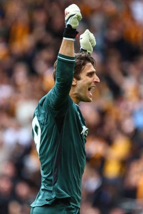 MKM Stadium KINGSTON UPON HULL, ENGLAND, AUGUST 22: Konstantinos Tzolakis of Hull City celebrates after the full time whistle of the Premier League 2026-27 match between Hull City and Manchester United, ManU at MKM Stadium on August 22, 2026 in Kingston upon Hull, England. (Photo by Zach Forster Sports Press Photo) (Zach Forster Sports Press Photo SPP)  Copyright: xZachxForster SportsxPressxPhotox xSPPx spp-en-ZaFoPrPh-spp26_zachf_2208_279