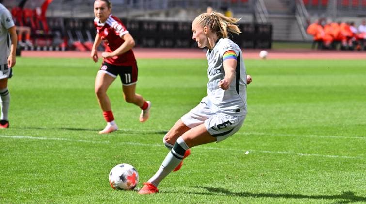22.08.2026 - Fussball - Saison 2026 2027 - 1. Google Pixel Frauen Bundesliga - 01. Spieltag: 1. FC Nürnberg FCN ( Club Clubfrauen ) - VfL Wolfsburg - Sportfoto Zink - xwoxzix - Janina Minge (6, VfL Wolfsburg ) erzielt Treffer Tor Torschuß zum 2:1 per Elfmeter Strafstoß *** August 22, 2026 Soccer Season 2026–2027 1 Google Pixel Women s Bundesliga Matchday 1 FC Nuremberg (FCN) Club Women s Team VfL Wolfsburg Sports Photo by Zink xwoxzix Janina Minge 6, VfL Wolfsburg scores a goal with a shot on goal to make it 2–1 on a penalty kick
