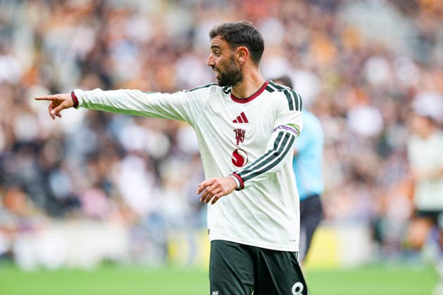 Hull City v Manchester United, ManU Premier League Manchester United midfielder Bruno Fernandes (8) gestures during the Hull City v Manchester United Premier League match at the MKM Stadium, Hull, England on 22 August 2026 Credit: Phil Duncan Every Second Media Editorial use only. All images are copyright Every Second Media Limited. No images may be reproduced without prior permission. All rights reserved. Premier League and Football League images are subject to licensing agreements with Football DataCo Limited. see https: www.football-dataco.com Copyright: xIMAGO EveryxSecondxMediax ESM-2110-0042 PhilxDuncanx xEveryxSecondxMediax