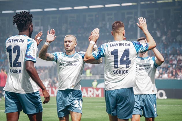 Deutschland: Fussball Saison 2026 2027 , DFB-Pokal Runde 1 1. Runde , SV Wehen Wiesbaden vs. Bayer Leverkusen - Brita-Arena (Wiesbaden) : Mannschaft jubelt zum 0:2, Tor, Torjubel, Jubel, Freude, Emotionen Wiesbaden Brita-Arena Deutschland Germany *** Germany Soccer Season 2026–2027, DFB Cup Round 1, SV Wehen Wiesbaden vs. Bayer Leverkusen, Brita Arena, Wiesbaden—Team celebrates a 0–2 goal, goal, goal celebration, cheers, joy, emotions, Wiesbaden, Brita Arena, Germany Copyright: xBennetxLongx