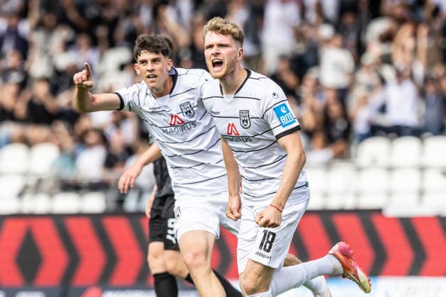 SSV Ulm 1846 Fußball vs. SG Barockstadt Fulda-Lehnerz, Fussball, Regionalliga Südwest, 3. Spieltag, Donaustadion Ulm 22.08.26 Torjubel Jubel Freude nach Treffer Tor Torschuss zum 1:1 durch Steffen Meuer (SSV Ulm 1846 Fußball, 18). SSV Ulm 1846 Fußball vs. SG Barockstadt Fulda-Lehnerz, Fussball, Regionalliga Südwest, 3. Spieltag, Donaustadion Ulm 22.08.26 Foto: Lucca Fundel Ulm Donaustadion Baden-Württemberg Deutschland *** SSV Ulm 1846 Soccer vs. SG Barockstadt Fulda Lehnerz, Soccer, Regionalliga Southwest, Matchday 3, Donaustadion Ulm, August 22, 2026—Goal celebration, cheers, and joy after Steffen Meuer’s goal—a shot on goal to make it 1–1—for SSV Ulm 1846 Soccer, 18 SSV Ulm 1846 Soccer vs. SG Barockstadt Fulda Lehnerz, Soccer, Regionalliga Southwest, Matchday 3, Donaustadion Ulm, August 22, 2026. Photo by Lucca Fundel, Ulm Donaustadion, Baden-Württemberg, Germany