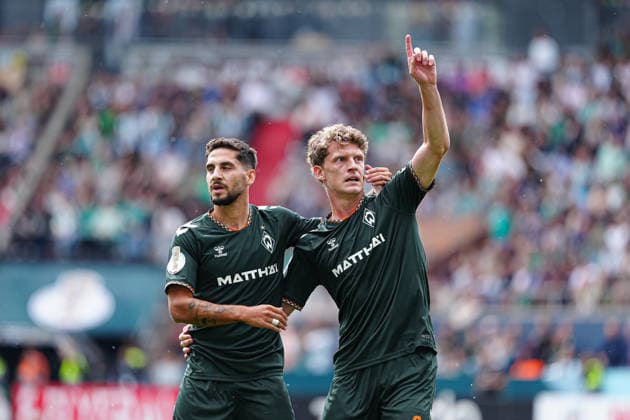 Torjubel Ludovit Reis (SV Werder Bremen, 15) Jens Stage (SV Werder Bremen, 06) nach Tor zum 0:1 per Kopfball Jens Stage (SV Werder Bremen, 06) GER, Lüneburger SK Hansa vs. SV Werder Bremen, Fußball, DFB-Pokal, 1. Runde, Saison 2026 2027, 22.08.2026 GER, Lüneburger SK Hansa vs. SV Werder Bremen, Fußball, DFB-Pokal, 1. Runde, Saison 2026 2027, 22.08.2026 Hamburg *** Goal celebration: Ludovit Reis (SV Werder Bremen), 15 Jens Stage (SV Werder Bremen), 06 after scoring the 0-1 goal with a header by Jens Stage (SV Werder Bremen), 06 GER, Lüneburger SK Hansa vs. SV Werder Bremen, soccer, DFB Cup, 1st round, 2026–2027 season, August 22, 2026 GER, Lüneburger SK Hansa vs. SV Werder Bremen, Soccer, DFB Cup, 1st Round, 2026–2027 Season, August 22, 2026 Hamburg Copyright: xEibner-Pressefoto MarcelxvonxFehrnx EP_MFN