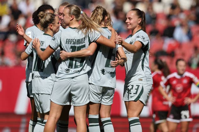 Torjubel Minge Janina Tor Elf-Meter 2-6 ,1.FC Nürnberg-Wolfsburg , Google-Pixel Frauen Bundesliga , , Fußball , in dem Max Morlock Stadion in Nürnberg , Bayern , Deutschland . August 22 , 2026 . Photo by: Davide Elias IPA Photo Pressefoto DENL Copyright: xDavidexEliasx