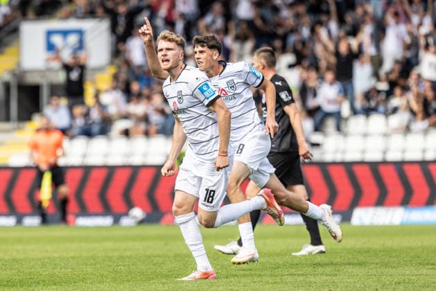 SSV Ulm 1846 Fußball vs. SG Barockstadt Fulda-Lehnerz, Fussball, Regionalliga Südwest, 3. Spieltag, Donaustadion Ulm 22.08.26 Torjubel Jubel Freude nach Treffer Tor Torschuss zum 1:1 durch Steffen Meuer (SSV Ulm 1846 Fußball, 18). SSV Ulm 1846 Fußball vs. SG Barockstadt Fulda-Lehnerz, Fussball, Regionalliga Südwest, 3. Spieltag, Donaustadion Ulm 22.08.26 Foto: Lucca Fundel Ulm Donaustadion Baden-Württemberg Deutschland *** SSV Ulm 1846 Soccer vs. SG Barockstadt Fulda Lehnerz, Soccer, Regionalliga Southwest, Matchday 3, Donaustadion, Ulm, August 22, 2026 Goal celebration, cheers, joy after a goal—Steffen Meuer scores the equalizer (1–1) for SSV Ulm 1846 Soccer, 18 SSV Ulm 1846 Soccer vs. SG Barockstadt Fulda Lehnerz, Soccer, Regionalliga Southwest, Matchday 3, Donaustadion Ulm, August 22, 2026. Photo by Lucca Fundel, Ulm, Donaustadion, Baden-Württemberg, Germany
