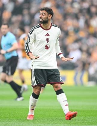 Bruno Fernandes of Manchester United, ManU Hull City v Manchester United, Premier League Football, Football, MKM Stadium, Hull, UK - 22 Aug 2026Hull MKM Stadium United Kingdom EDITORIAL USE ONLY No use with unauthorised audio, video, data, fixture lists, club league logos or live services. Online in-match use limited to 120 images, no video emulation. No use in betting, games or single club league player publications.  Copyright: xGreigxCowie Shutterstockx 17111325ax