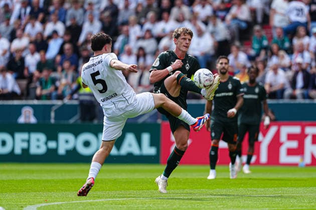 Julien Gründker (Lüneburger SK Hansa, 05), Jens Stage (SV Werder Bremen, 06) GER, Lüneburger SK Hansa vs. SV Werder Bremen, Fußball, DFB-Pokal, 1. Runde, Saison 2026 2027, 22.08.2026 GER, Lüneburger SK Hansa vs. SV Werder Bremen, Fußball, DFB-Pokal, 1. Runde, Saison 2026 2027, 22.08.2026 Hamburg *** Julien Gründker, Lüneburger SK Hansa, 05; Jens Stage, SV Werder Bremen, 06 GER; Lüneburger SK Hansa vs. SV Werder Bremen, Soccer, DFB Cup, 1st Round, 2026–2027 Season, August 22, 2026, GER, Lüneburger SK Hansa vs. SV Werder Bremen, Soccer, DFB Cup, Round 1, 2026–2027 Season, August 22, 2026, Hamburg Copyright: xEibner-Pressefoto MarcelxvonxFehrnx EP_MFN