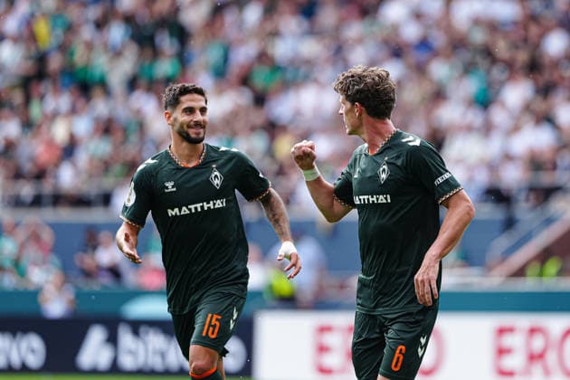 Torjubel Ludovit Reis (SV Werder Bremen, 15) Jens Stage (SV Werder Bremen, 06) nach Tor zum 0:1 per Kopfball Jens Stage (SV Werder Bremen, 06) GER, Lüneburger SK Hansa vs. SV Werder Bremen, Fußball, DFB-Pokal, 1. Runde, Saison 2026 2027, 22.08.2026 GER, Lüneburger SK Hansa vs. SV Werder Bremen, Fußball, DFB-Pokal, 1. Runde, Saison 2026 2027, 22.08.2026 Hamburg *** Goal celebration: Ludovit Reis (SV Werder Bremen), 15 Jens Stage (SV Werder Bremen), 06 after scoring the 0-1 goal with a header by Jens Stage (SV Werder Bremen), 06 GER, Lüneburger SK Hansa vs. SV Werder Bremen, Soccer, DFB Cup, 1st Round, 2026–2027 Season, August 22, 2026, Germany, Lüneburger SK Hansa vs. SV Werder Bremen, soccer, DFB Cup, 1st round, 2026–2027 season, August 22, 2026, Hamburg Copyright: xEibner-Pressefoto MarcelxvonxFehrnx EP_MFN