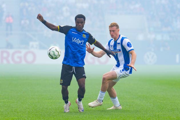 22.08.2026, xydrx, Fußball, DFB Pokal, 1. FC Saarbrücken - Hertha BSC, Saison 2026 2027, Ludwigsparkstadion: Abdenego Nankishi (1.FC Saarbruecken, 17) im Zweikampf gegen Julian Eitschberger (Hertha BSC, 2) DFB regulations prohibit any use of photographs as image sequences and or quasi-video. *** August 22, 2026, xydrx, Soccer, DFB Cup, 1. FC Saarbrücken vs. Hertha BSC, 2026–2027 season, Ludwigsparkstadion, Abdenego Nankishi, 1 FC Saarbrücken, No. 17 in a tackle against Julian Eitschberger of Hertha BSC; 2 DFB regulations prohibit any use of photographs as image sequences and or quasi-video Copyright: HMBxMedia YannisxDreimann