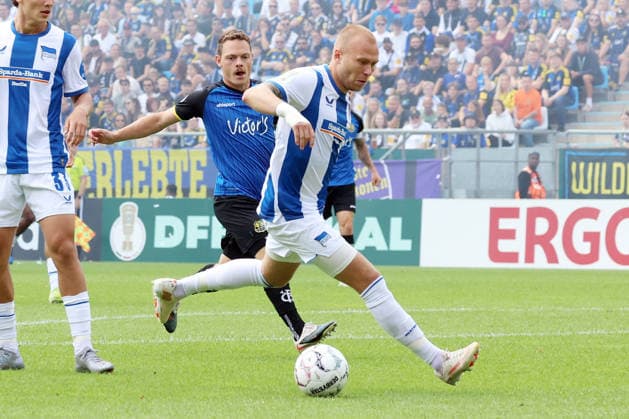22.08.2026, xrekx, Fussball DFB Pokal 1.Runde, 1.FC Saarbruecken - Hertha BSC Berlin v.l. Patrick Sontheimer (1.FC Saarbruecken) Jon Dagur Thorsteinsson (Hertha BSC) (DFL DFB REGULATIONS PROHIBIT ANY USE OF PHOTOGRAPHS as IMAGE SEQUENCES and or QUASI-VIDEO) Saarbruecken *** August 22, 2026, xrekx, Soccer DFB Cup First Round, 1 FC Saarbrücken vs. Hertha BSC Berlin, photo by Patrick Sontheimer: 1 FC Saarbrücken, Jon Dagur Thorsteinsson, Hertha BSC. DFL and DFB regulations prohibit any use of photographs as image sequences and or quasi-video. Saarbrücken