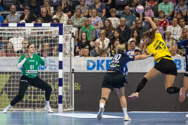 Shot on goal by Guro Nestaker (BVB Handball, 33), HSG Blomberg-Lippe vs. Borussia Dortmund, Handball, HBL, REXEL SUPER CUP, 2026, 22.08.2026 Munich SAP Garden Germany Copyright: xPFA BjörnxKeckerx