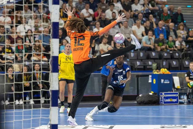 Shot on goal by Farrelle Njinkeu (HSG Blomberg-Lippe, 55) against Sarah Wachter (BVB Handball, 12),HSG Blomberg-Lippe vs. Borussia Dortmund, Handball, HBL, REXEL SUPER CUP, 2026, 22.08.2026 Munich SAP Garden Germany Copyright: xPFA BjörnxKeckerx