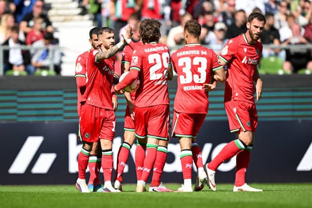 DFB Pokal 26 27 - SV Hemelingen - Hannover 96 am 22.08.2026 im Weserstadion in Bremen Jubel, Torjubel, Torschuetze, Torschütze Marcel Hartel (Hannover) jubelt nach seinem Tor zum 0:3 *** DFB Cup 26-27: SV Hemelingen vs. Hannover 96 on August 22, 2026, at the Weserstadion in Bremen—celebrations, goal celebrations, goal scorers, goal scorer Marcel Hartel; Hannover celebrates after his goal to make it 0-3 MT