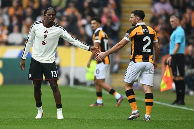Hull City v Manchester United, ManU Premier League Manchester United defender Patrick Dorgu (13) and Hull City defender Lewis Coyle (2) during the Premier League match between Hull City and Manchester United at the MKM Stadium, Kingston upon Hull, UK on 22 August 2026. Kingston upon Hull MKM Stadium East Riding of Yorkshire UK Editorial use only DataCo restrictions apply See www.football-dataco.com , Copyright: xIanxLyallx PSI-24730-0071